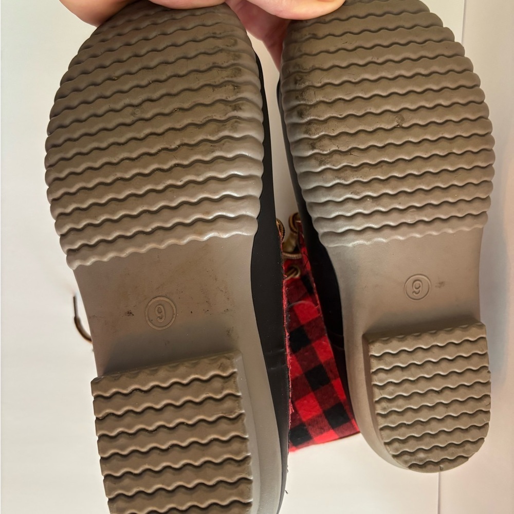 Simply Southern Plaid Duck Boots – Size 9 – Water Resistant & Stylish - Picture 9 of 11
